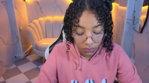 violeth_b online show from February 17, 2026, 12:45 pm