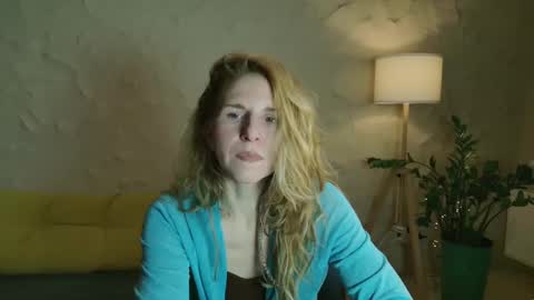 Snapshot of violetplath chatting on March 3, 2025, 9:15 pm Violet  next stream December 6 online show from March 3, 2025, 9:15 pm