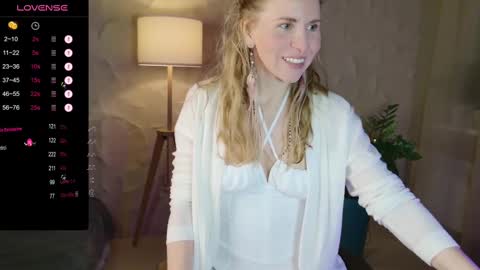 Snapshot of violetplath chatting on March 9, 2025, 8:10 pm Violet  next stream December 6 online show from March 9, 2025, 8:10 pm