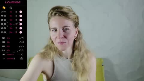 Snapshot of violetplath chatting on October 5, 2025, 10:13 am Violet  next stream December 6 online show from October 5, 2025, 10:13 am