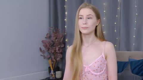 VioletSwone online show from February 9, 2025, 12:52 pm