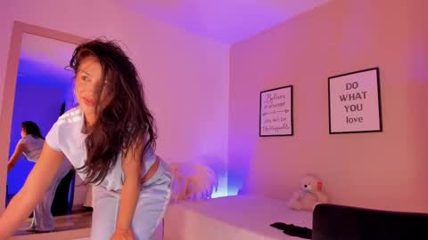 violetta_bold online show from September 29, 2025, 11:48 am