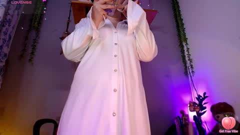 Snapshot of violettasexycam chatting on February 22, 2026, 10:19 pm violetafetish online show from February 22, 2026, 10:19 pm