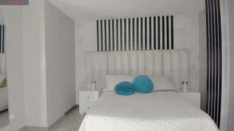 Violett Castel online show from March 21, 2026, 6:55 pm