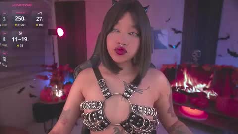 JULIE UWU online show from October 25, 2025, 5:08 pm