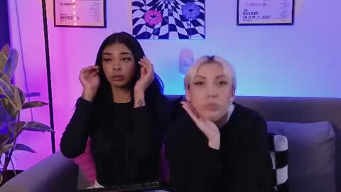 Snapshot of violettgrey_ chatting on June 30, 2026, 3:18 am Violet online show from June 30, 2026, 3:18 am