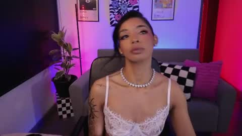 Snapshot of violettgrey_ chatting on July 7, 2026, 2:25 am Violet online show from July 7, 2026, 2:25 am