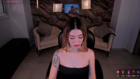 Violett  online show from February 11, 2025, 9:46 pm