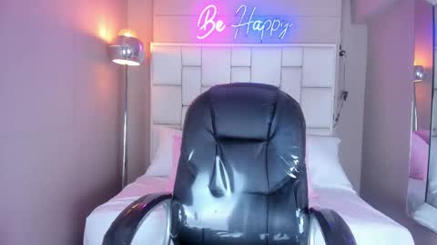 VioletthaRous online show from September 30, 2025, 11:10 pm