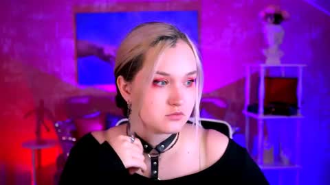 Snapshot of violettwoods chatting on May 29, 2026, 8:23 am Violett online show from May 29, 2026, 8:23 am