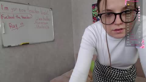 Violet online show from September 28, 2025, 7:03 am