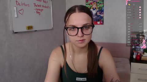 Violet online show from October 18, 2025, 6:58 am