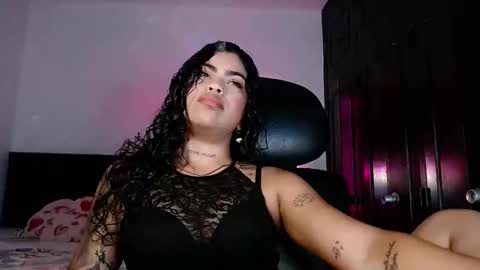  Violet  online show from November 28, 2025, 4:59 am