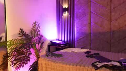 viollettebylyly online show from March 14, 2026, 12:43 pm