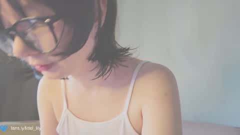  Lily  online show from September 11, 2025, 5:40 am