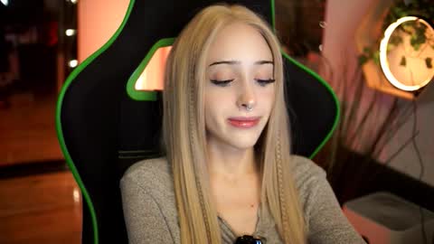 Snapshot of virtualexis chatting on November 25, 2025, 8:09 pm virtualexis online show from November 25, 2025, 8:09 pm