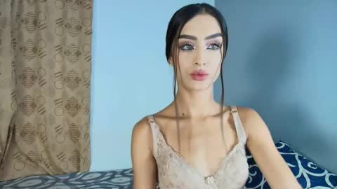 vitoriia_ online show from June 3, 2026, 11:43 pm