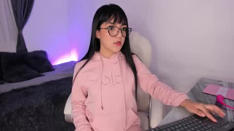 Snapshot of vittoriarouss chatting on October 3, 2025, 11:29 am Vict  online show from October 3, 2025, 11:29 am