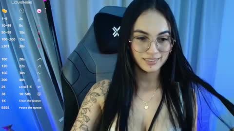 Vivian online show from December 16, 2025, 3:33 am