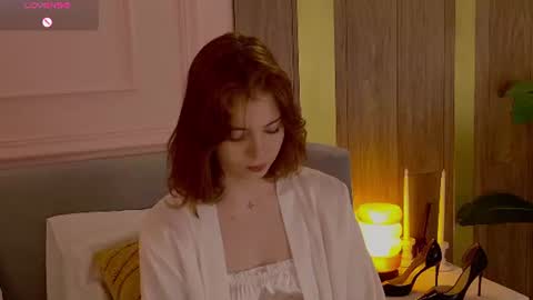 vivi_west online show from June 14, 2026, 5:15 pm