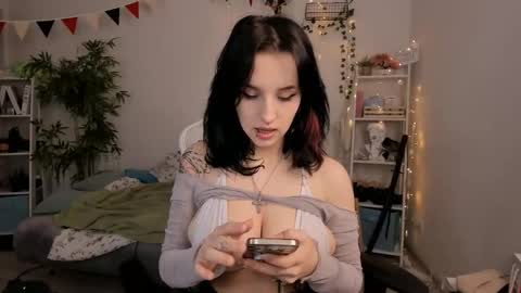 Snapshot of vivian_qwerty chatting on December 23, 2024, 4:12 am vivian_qwerty online show from December 23, 2024, 4:12 am