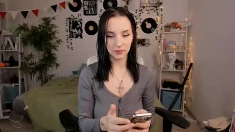Snapshot of vivian_qwerty chatting on December 25, 2024, 4:12 am vivian_qwerty online show from December 25, 2024, 4:12 am