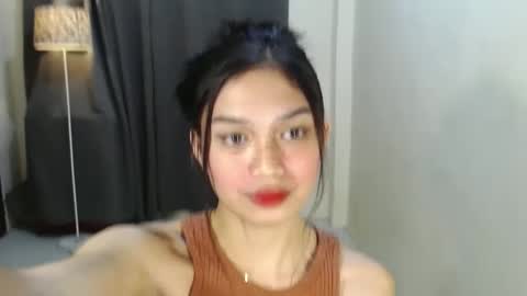 Snapshot of vivian_roberts chatting on December 19, 2024, 6:01 am Vivian online show from December 19, 2024, 6:01 am