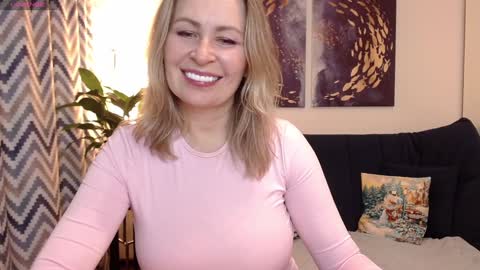 Snapshot of vivian_soul chatting on December 6, 2024, 6:28 pm Vivian online show from December 6, 2024, 6:28 pm