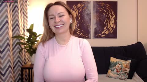 Snapshot of vivian_soul chatting on December 25, 2024, 4:44 am Vivian online show from December 25, 2024, 4:44 am