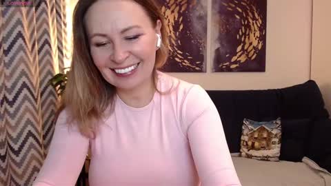 Snapshot of vivian_soul chatting on February 21, 2025, 6:04 pm Vivian online show from February 21, 2025, 6:04 pm
