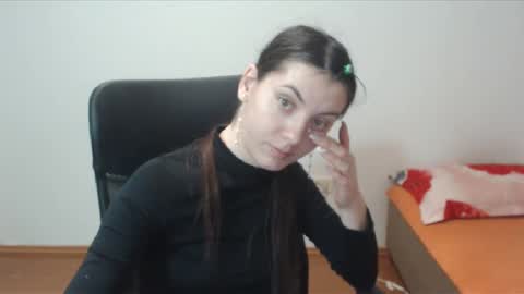 Snapshot of vivianngray chatting on December 8, 2024, 5:11 pm Vivian Gray online show from December 8, 2024, 5:11 pm