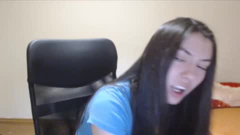 Snapshot of vivianngray chatting on December 17, 2024, 4:00 pm Vivian Gray online show from December 17, 2024, 4:00 pm