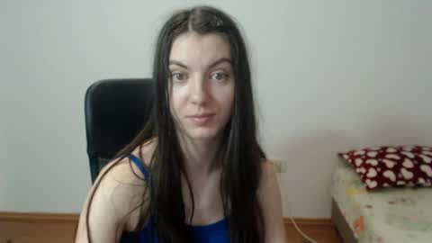 Snapshot of vivianngray chatting on January 1, 2025, 5:33 pm Vivian Gray online show from January 1, 2025, 5:33 pm