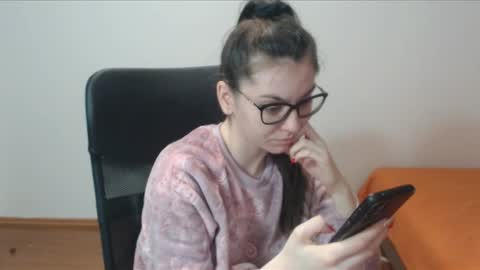 Snapshot of vivianngray chatting on February 4, 2025, 4:29 pm Vivian Gray online show from February 4, 2025, 4:29 pm