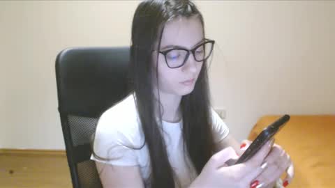 Snapshot of vivianngray chatting on February 9, 2025, 6:05 pm Vivian Gray online show from February 9, 2025, 6:05 pm