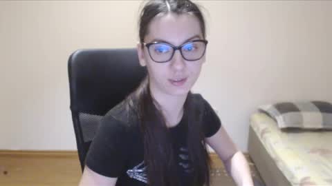 Snapshot of vivianngray chatting on March 7, 2025, 9:06 pm Vivian Gray online show from March 7, 2025, 9:06 pm