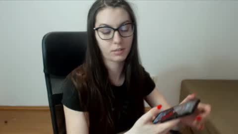 Snapshot of vivianngray chatting on March 12, 2025, 8:10 pm Vivian Gray online show from March 12, 2025, 8:10 pm