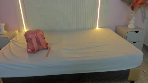 vivianowen9 online show from March 16, 2026, 12:09 pm