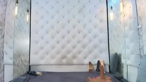 VivianRose online show from March 5, 2026, 4:08 am