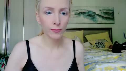 Vivians Roses online show from July 13, 2026, 1:03 pm