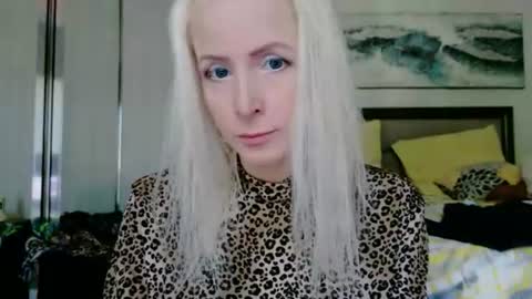 Vivians Roses online show from July 15, 2026, 1:38 pm