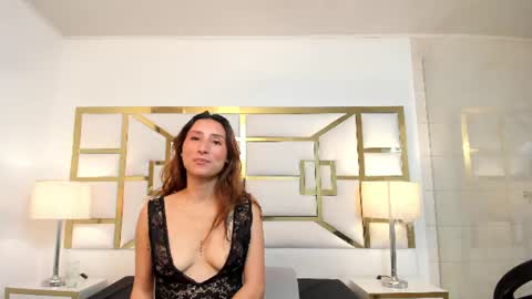 Viviene online show from July 15, 2026, 3:56 am