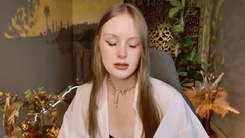 Vivien online show from December 22, 2025, 5:10 pm