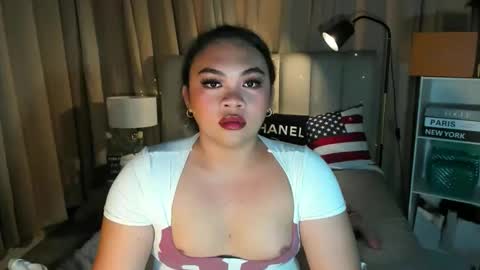 Snapshot of vivienne_monroe chatting on June 11, 2026, 2:53 am vivienne_monroe online show from June 11, 2026, 2:53 am