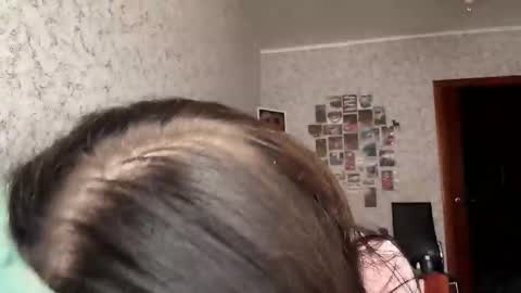 Snapshot of viviennebuiles chatting on October 5, 2025, 9:40 am Alexa online show from October 5, 2025, 9:40 am