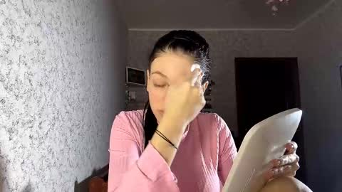 Snapshot of viviennebuiles chatting on October 6, 2025, 1:19 pm Alexa online show from October 6, 2025, 1:19 pm