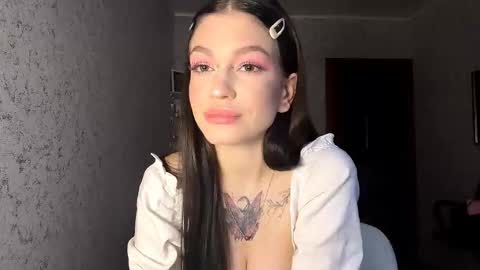 Snapshot of viviennebuiles chatting on October 7, 2025, 2:25 pm Alexa online show from October 7, 2025, 2:25 pm