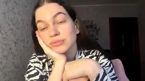 Snapshot of viviennebuiles chatting on October 21, 2025, 1:23 pm Alexa online show from October 21, 2025, 1:23 pm