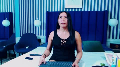 Snapshot of viviennerosette chatting on September 9, 2025, 12:59 pm Vivian  online show from September 9, 2025, 12:59 pm