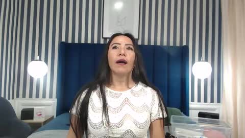 Snapshot of viviennerosette chatting on October 18, 2025, 1:01 pm Vivian  online show from October 18, 2025, 1:01 pm